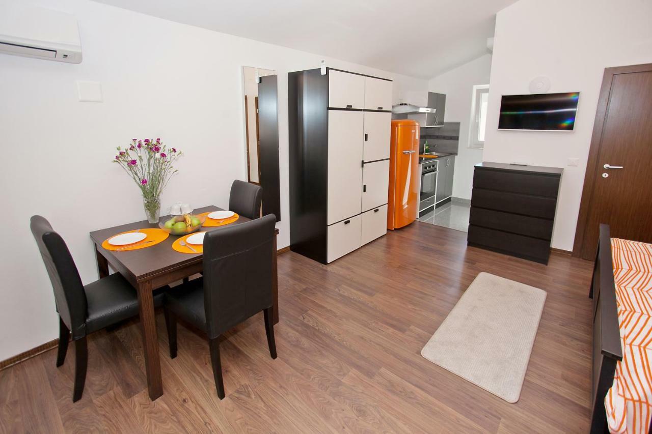 Apartments Classic#Bnm Biograd Na Moru Buitenkant foto